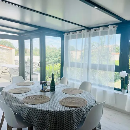 Guest house Le - Jolie Maison A 3*