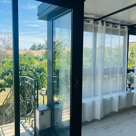 Guest house Le - Jolie Maison A