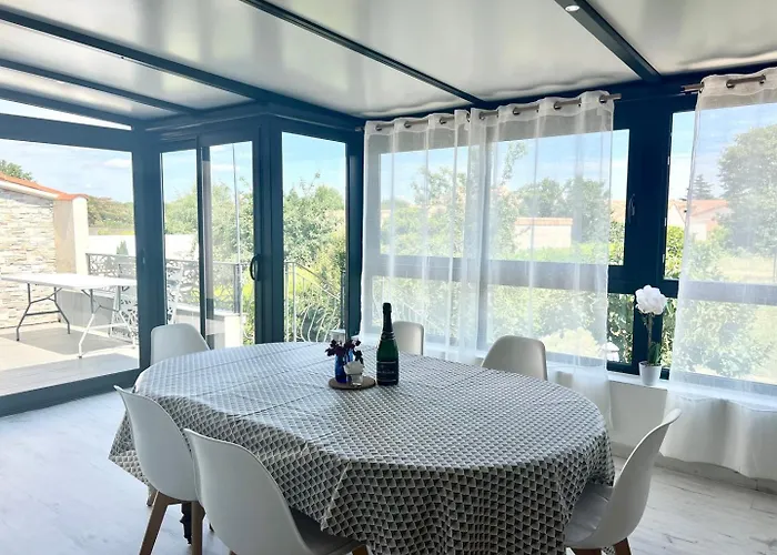 Guest house Le - Jolie Maison A 3*