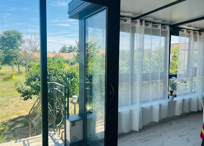 Guest house Le - Jolie Maison A